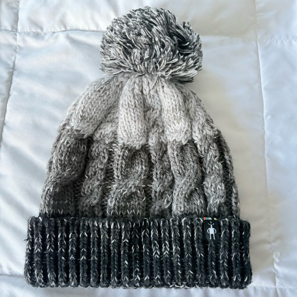 Smartwool Rounded Crown Merino Blend Cable Knit Pompom OS Streetwear Gorpcore